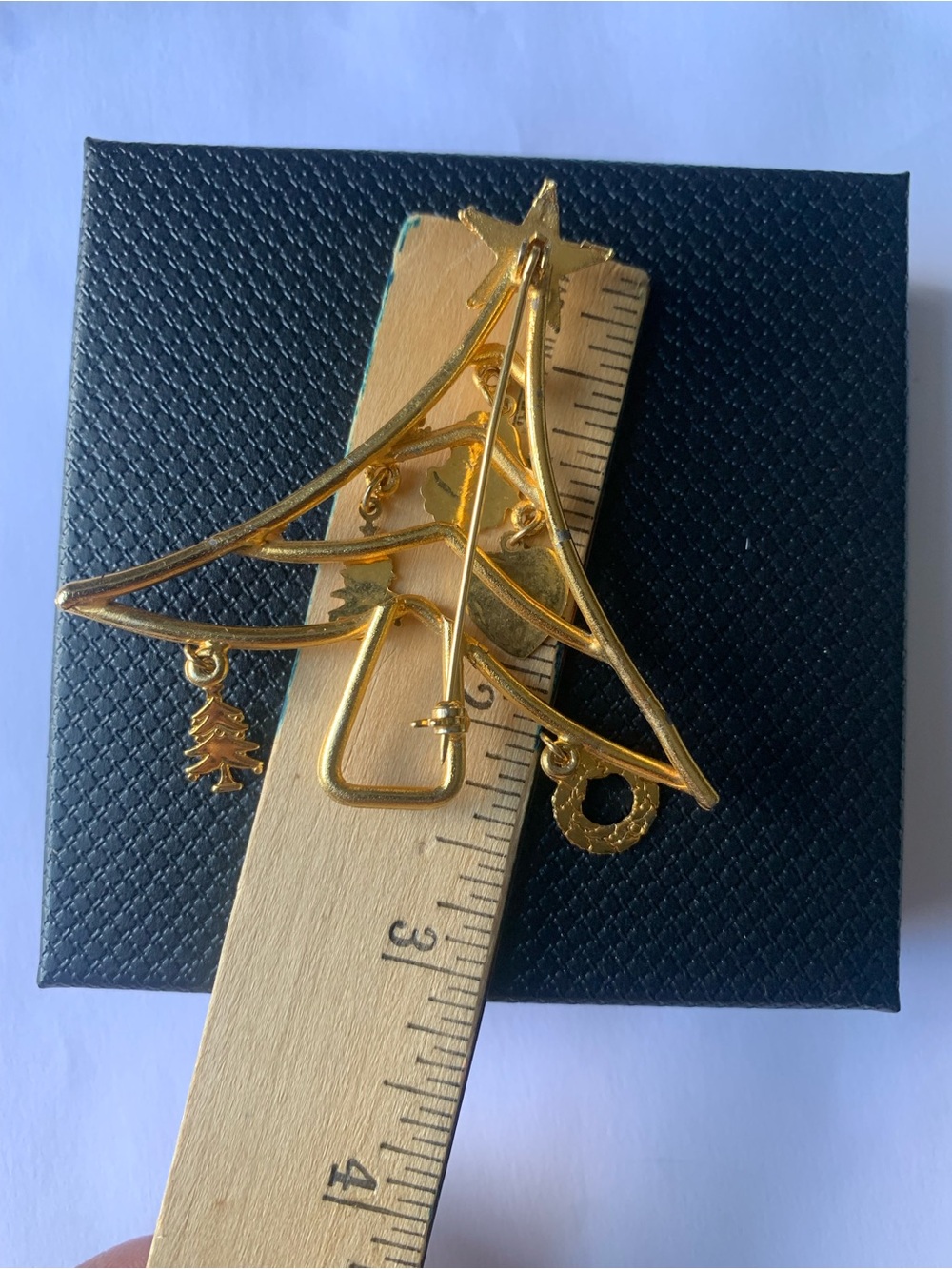 Vintage Gold Tone Christmas Tree Charm Brooch - Festive Holiday Pin - Picture 9 of 13